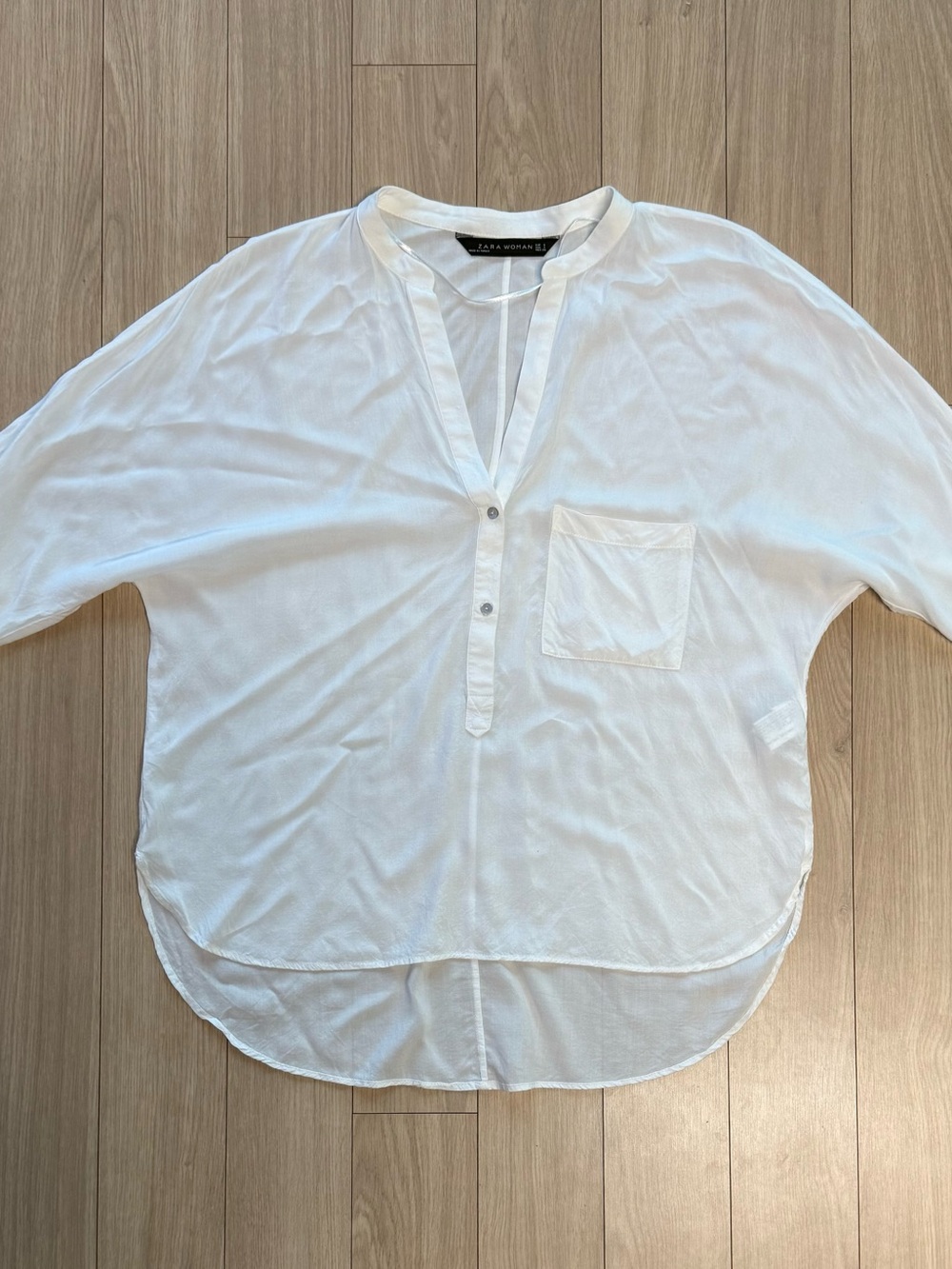 Zara White Lightweight V-Neck Button Front Blouse